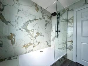 #141 Coastal Apartment Bournemouth Beach - Sleeps 8 - Perfect for Contractors and Families