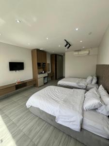 pyramids shadow inn hotel