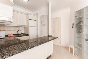 2 bedroom apartment with a pool