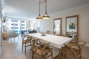 Gorgeous Cozy Beach Apartment! First line on sand!