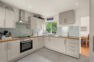 3 Bed Bungalow with Glorious Sea Views, Hope Cove