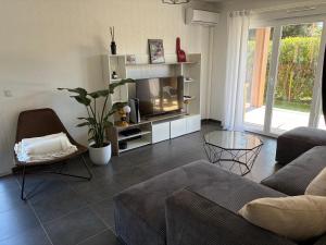 Appartement 65m2 avec Piscine et Rez de jardin 80m2