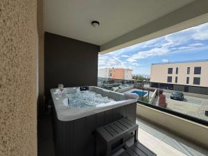 Apartment Lapis with jacuzzi - by TA Leut Agency