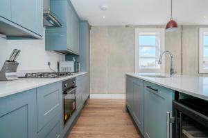 3-Bedroom House in Wimbledon with Roof Terrace & Free Parking