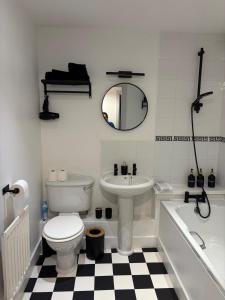 Cosy High street flat near Cotswolds