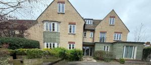 Cosy High street flat near Cotswolds