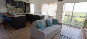 Appartement face golf et océan
