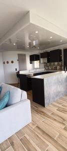 Appartement face golf et océan