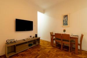 Apartamento 450m Praia do Flamengo - 400m do metrô, restaurantes e bares