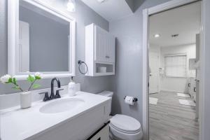 4 bedrm, 2 bath, pool, hot tub near Randolph AFB