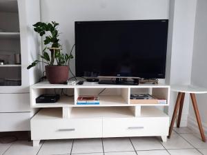 Apartamento a uma quadra do Mar comvaga de garagem