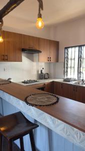 Stylish 1BR Diani Beach Apartment- Near Beach, Malls & Restaurants
