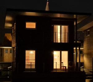 neu renoviertes schwimmendes Ferienhaus Fischland Floating Houses