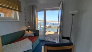 neu renoviertes schwimmendes Ferienhaus Fischland Floating Houses
