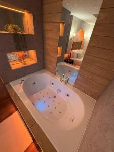 Luxury Jacuzzi Suites Halifax