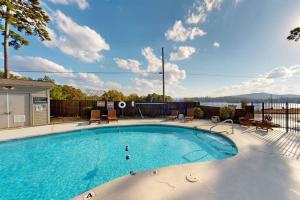Lake Hamilton Haven Waterfront View Pool & Pickleball Access