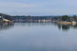 Lake Hamilton Haven Waterfront View Pool & Pickleball Access