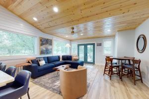 Long Beach Point Pier, Kayaks, No Stairs