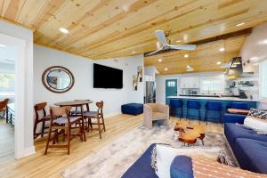 Long Beach Point Pier, Kayaks, No Stairs