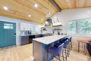 Long Beach Point Pier, Kayaks, No Stairs