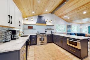 Long Beach Point Pier, Kayaks, No Stairs