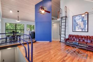 Modern Treehouse Views, Comfort & Attractions