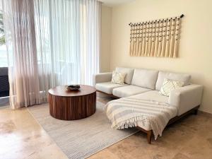 Oceanfront 10 steps of Sandy Beach