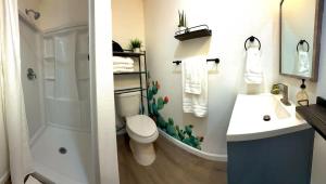 Central close to trails shopping downtown