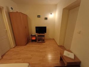 HannaH - Relax dom pod orechom I1