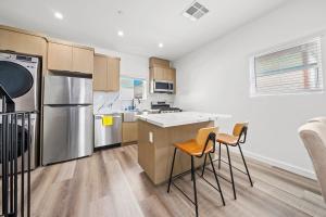 BRAND NEW house 3BR 3BA in Silver Lake and Parking