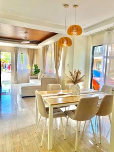 Modern 2BR Bungalow Near CCLEX Free Parking