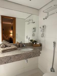 Apartamento Premium - 2 Camas de Solteiro OU 1 Cama de Casal e Sofá Cama-Piscina-Academia-Manobrista-Carregador Veicular-Mini Mercado