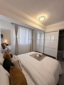 Stylish one bedroom apartment Yaya and China center