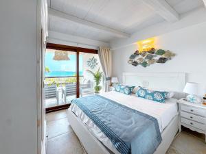 237 Seafront Apartment with Beach Access in Baja Sardinia - by Coral Property