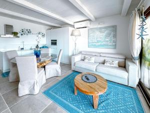 237 Seafront Apartment with Beach Access in Baja Sardinia - by Coral Property