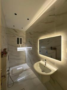 Sweifiyeh Luxurious Newly Remodeled 2BR,2BA king bed Fast internet