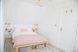 Heatons Retreat - Modern One Bedroom Apartment