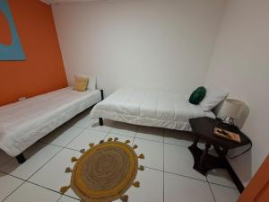 Lolas Hostal - Habitación Individual Doble con Baño Privado