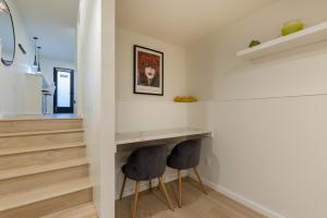 Modern King-Size Guest Suite with AC