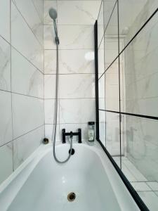 Stockwell apartment 1 minute walk to underground