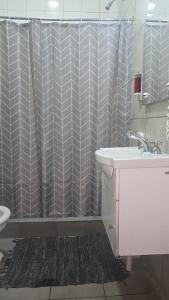 La Casita de Salta - Dpto 2 para 5 personas con patio interno y asador, vista al jardin - Tu descanso en el norte empieza aquí