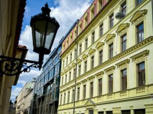 Classy Apartment private garden by Wenceslas Square