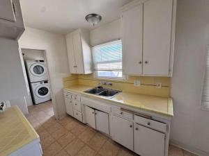 La Cienega Near The Grove & Public Transit