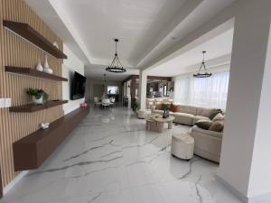 Private Rooftop Jacuzzi Luxury Penthouse Sleeps 8