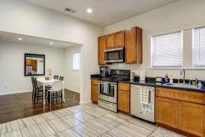 Spacious & Central! Pet-Friendly Emeryville Home