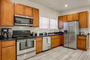 Spacious & Central! Pet-Friendly Emeryville Home