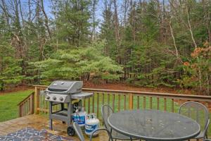 Blueberry Basecamp 98ft to Acadia! Hike from Home, AC, Deck, Near Bar Harbor