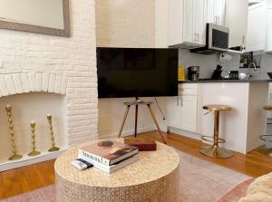 Gorgeous 2 Bedroom 2 baths NYC Oasis