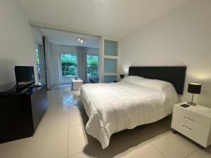 Genial apto en Solanas, piscinas climatizadas, verdes y relax