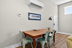 The Matt Winn Suite A Cozy Modern Brick Home